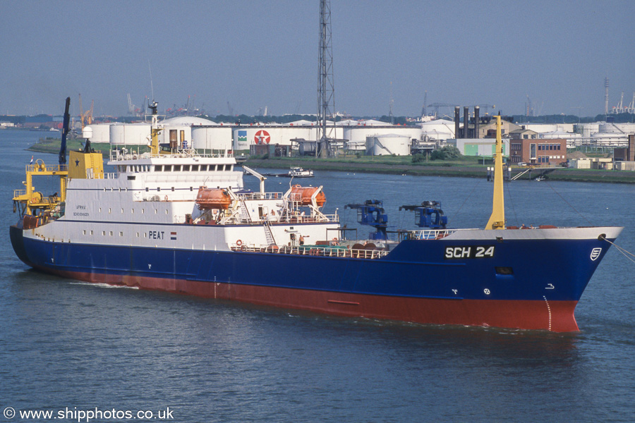 Photograph of the vessel fv Afrika pictured on the Nieuwe Maas at Vlaardingen on 17th June 2002
