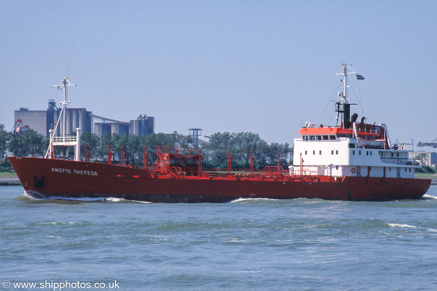 Photograph of the vessel  Anette Theresa pictured on the Nieuwe Waterweg on 17th June 2002