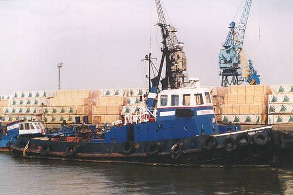 Photograph of the vessel  Anglian pictured in Hull on 17th June 2000