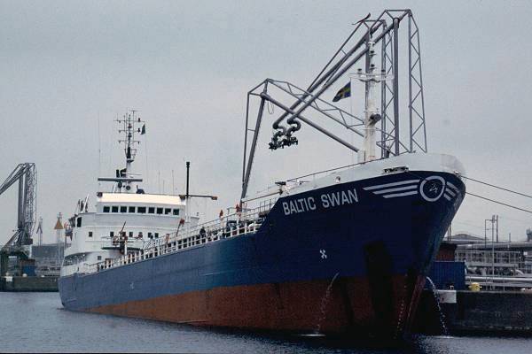 Photograph of the vessel  Baltic Swan pictured in Malmo on 28th May 2001