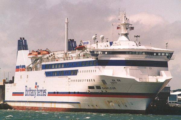 Photograph of the vessel  Barfleur pictured in Poole on 14th June 2000