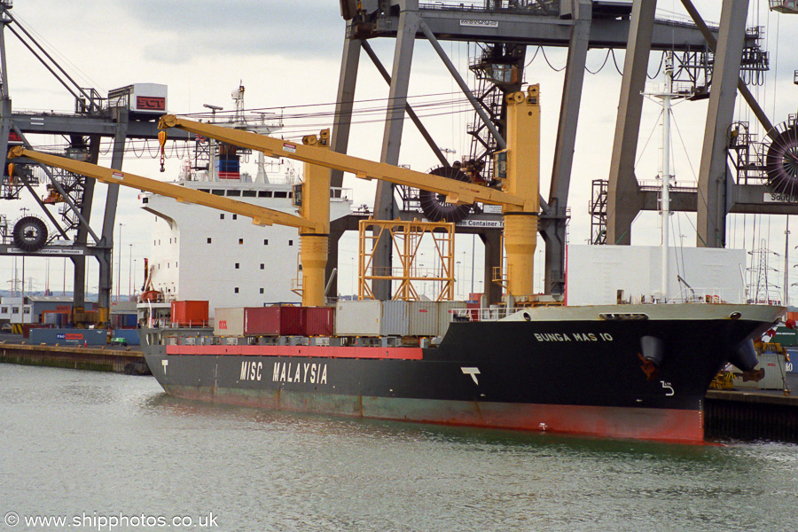 Photograph of the vessel  Bunga Mas 10 pictured at Southampton Container Terminal on 20th April 2002