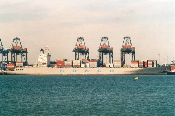 Photograph of the vessel  Da He pictured in Felixstowe on 25th May 2001