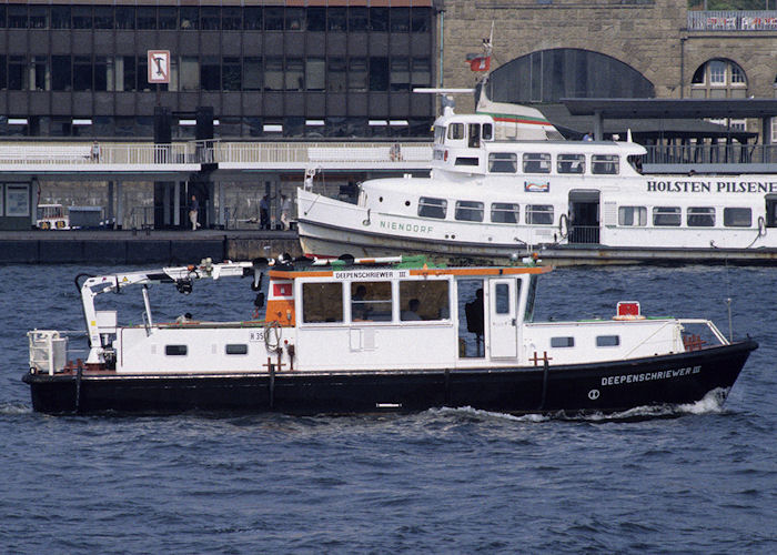 Photograph of the vessel rv Deepenschriewer III pictured in Hamburg on 23rd August 1995