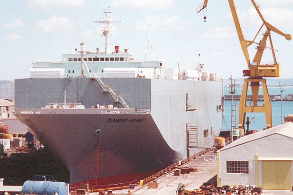 Photograph of the vessel  Diamond Highway pictured in Cadiz on 30th April 2001