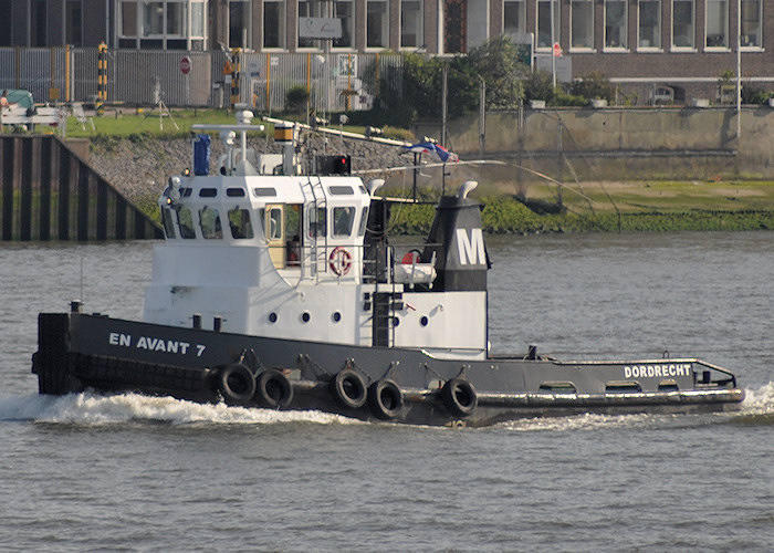 Photograph of the vessel  En Avant 7 pictured passing Vlaardingen on 27th June 2011