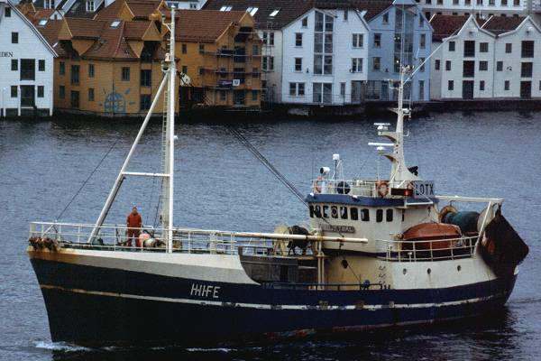 Photograph of the vessel fv Fedjetral pictured arriving in Bergen on 26th October 1998
