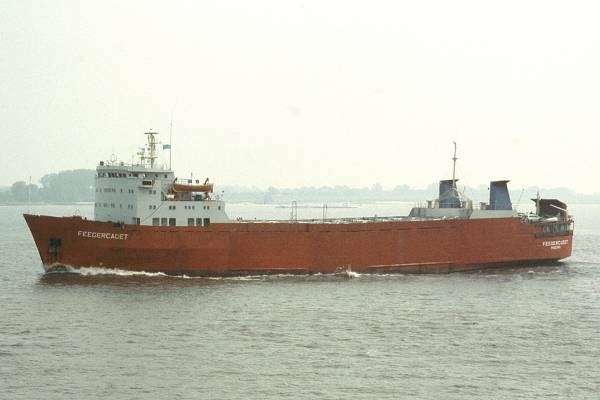 Photograph of the vessel  Feedercadet pictured on the River Elbe on 27th May 2001