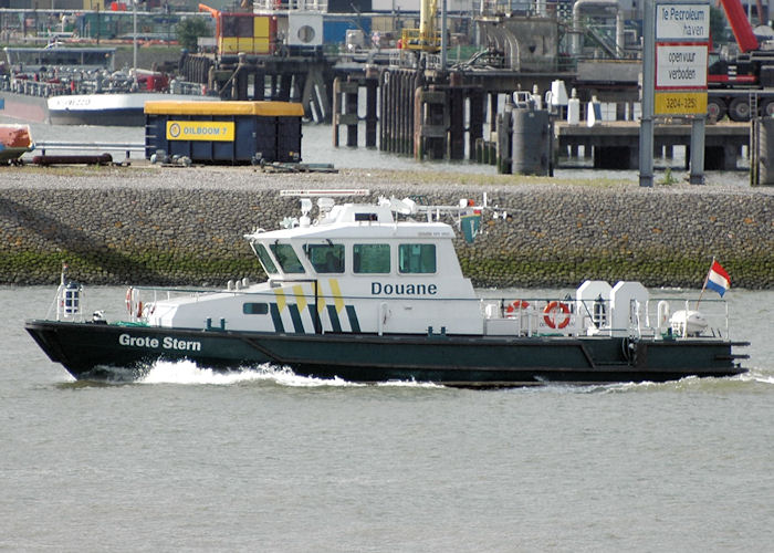 Photograph of the vessel  Grote Stern pictured passing Vlaardingen on 21st June 2010