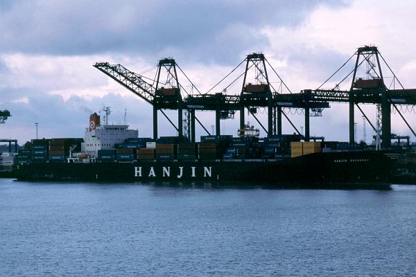 Photograph of the vessel  Hanjin Savannah pictured in Felixstowe on 18th March 2001