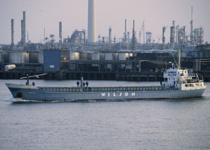 Photograph of the vessel  Hedlo pictured passing Vlaardingen on 14th April 1996