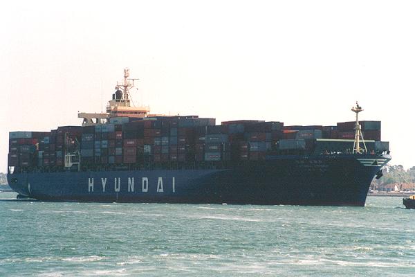 Photograph of the vessel  Hyundai Emperor pictured arriving at Southampton on 8th May 2001