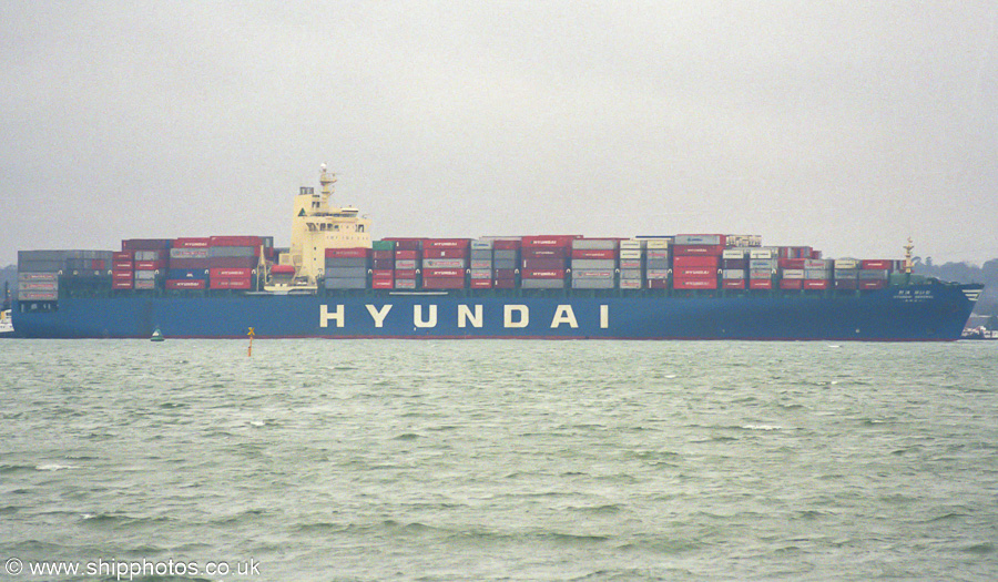 Photograph of the vessel  Hyundai General pictured arriving at Southampton on 29th January 2002