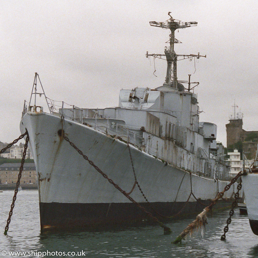 Photograph of the vessel FS Le Boulonnais pictured at Brest on 25th August 1989