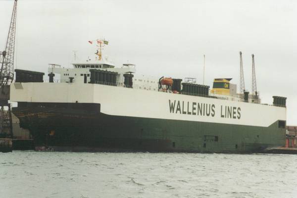 Photograph of the vessel  Madame Butterfly pictured in Southampton on 7th May 1998