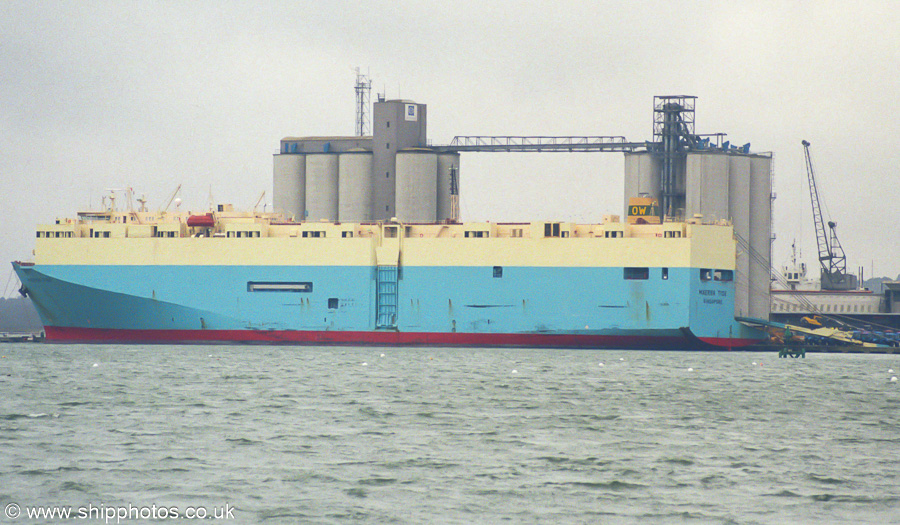 Photograph of the vessel  Maersk Tide pictured at Southampton on 29th January 2002