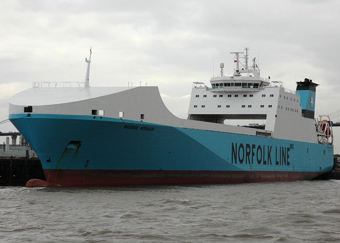 Photograph of the vessel  Maersk Voyager pictured at Purfleet on 10th August 2006