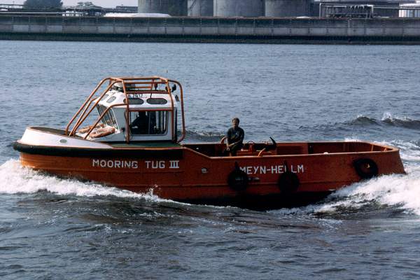 Photograph of the vessel  Mooring Tug III pictured at Hamburg on 23rd August 1995