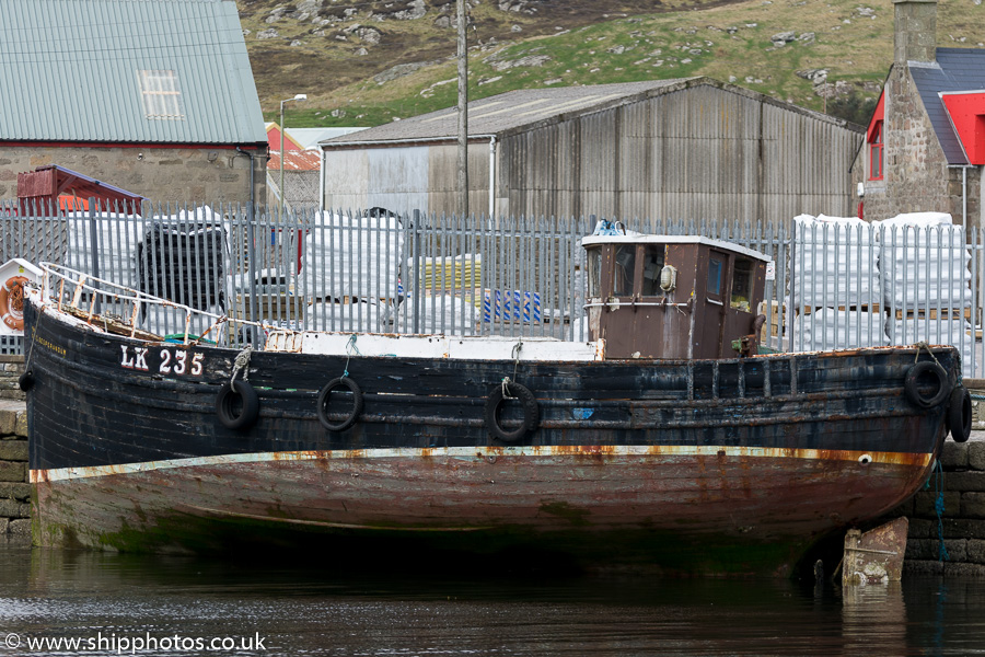 Photograph of the vessel fv Nil Desperandum pictured at Lerwick on 20th May 2015