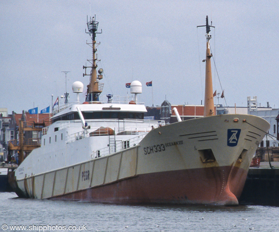 Photograph of the vessel fv Oceaan VII pictured in Vissershaven, Ijmuiden on 16th June 2002