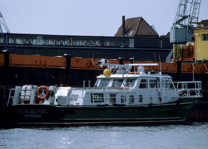 Photograph of the vessel  Oevelgonne pictured at Hamburg on 27th May 1998