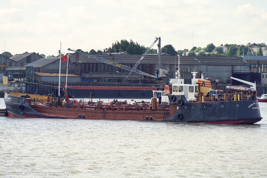 Photograph of the vessel  Onward Mariner pictured at Gravesend on 1st September 2001