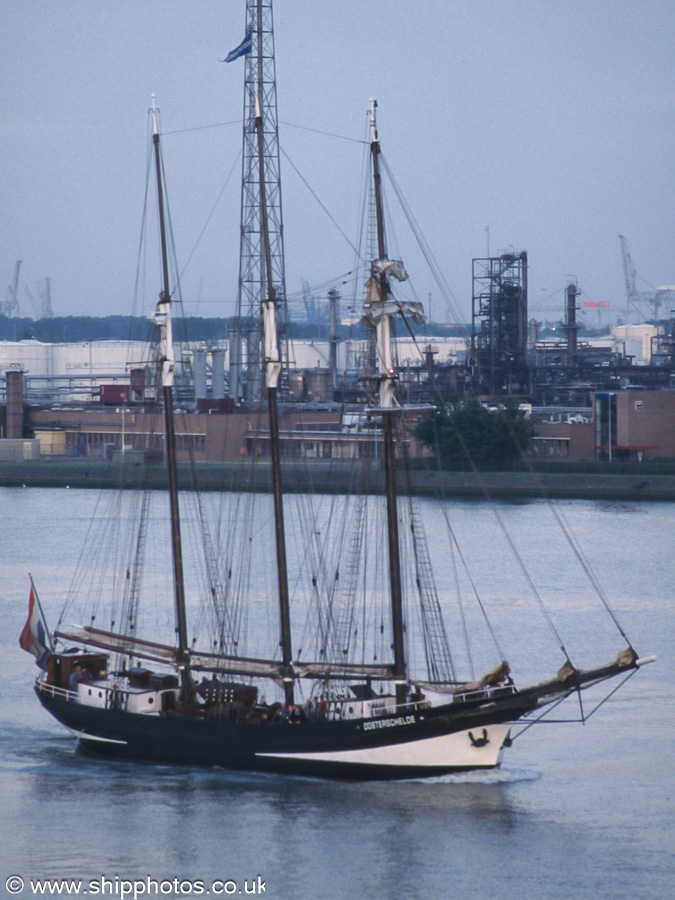 Photograph of the vessel  Oosterschelde pictured on the Nieuwe Maas at Vlaardingen on 16th June 2002