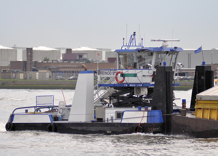 Photograph of the vessel  Reinod 9 pictured passing Vlaardingen on 28th June 2011