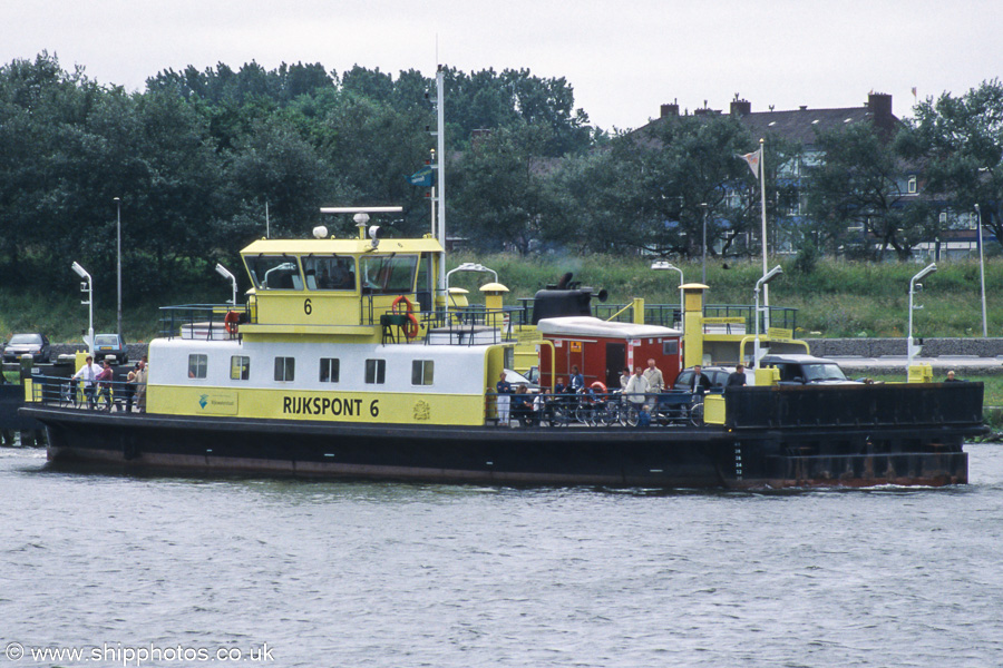Photograph of the vessel  Rijkspont 6 pictured on the Noordzeekanaal at Velsen-Noord on 16th June 2002