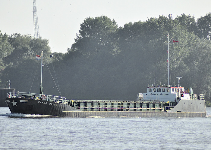 Photograph of the vessel  River Pride pictured on the Nieuwe Maas on 26th June 2011