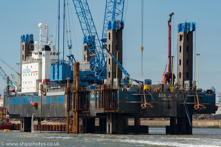 Photograph of the vessel  Sea Jack pictured at the Liverpool2 Terminal development, Liverpool on 20th June 2015