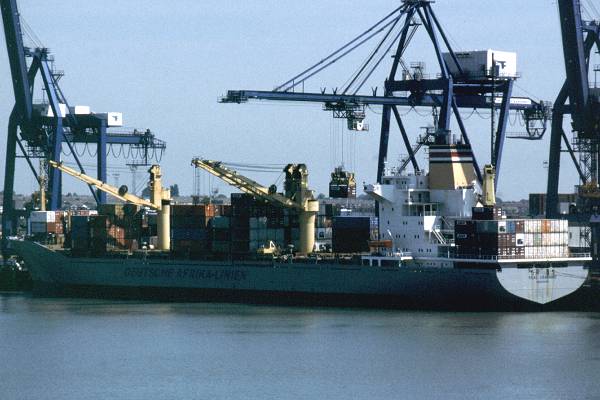 Photograph of the vessel  Seal Usaramo pictured in Felixstowe on 30th May 1998