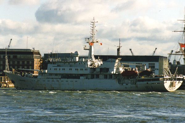 Photograph of the vessel rv Sibiryakov pictured arriving in Portsmouth on 27th March 1995