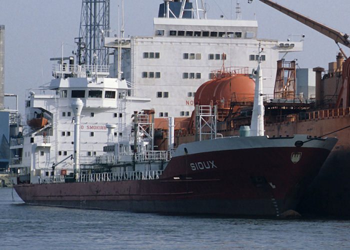 Photograph of the vessel  Sioux pictured in 1e Petroleumhaven, Rotterdam on 27th September 1992