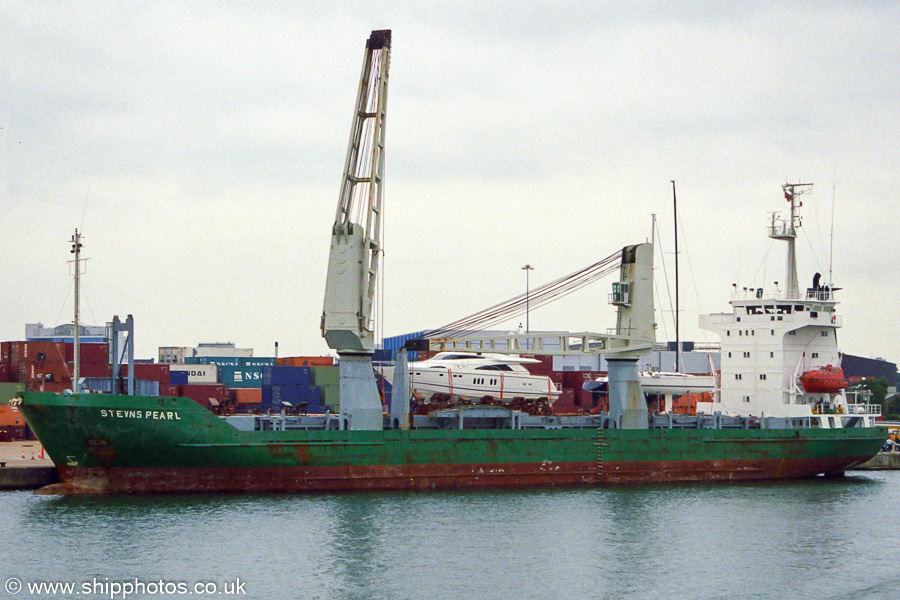 Photograph of the vessel  Stevns Pearl pictured at Southampton on 5th July 2003