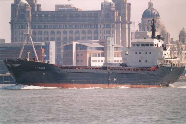 Photograph of the vessel  Steyning pictured on the River Mersey on 21st July 2000