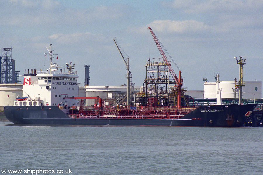 Photograph of the vessel  Stolt Guillemot pictured at Coryton on 31st August 2002