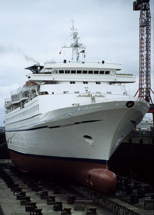Photograph of the vessel  Sundream pictured in drydock in Dunkerque on 18th April 1997