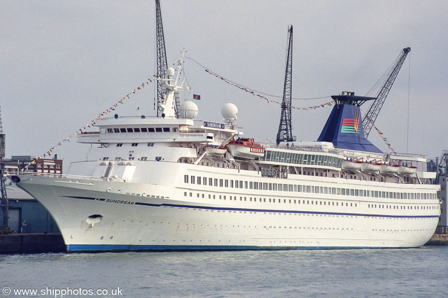 Photograph of the vessel  Sundream pictured at Southampton on 22nd September 2001