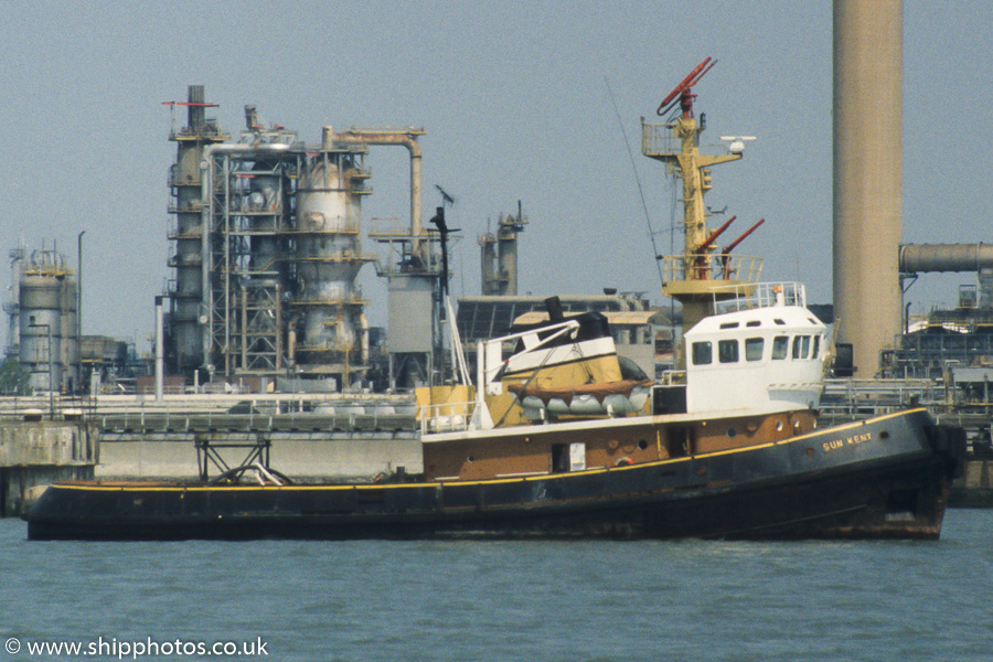 Photograph of the vessel  Sun Kent pictured at Coryton on 17th June 1989