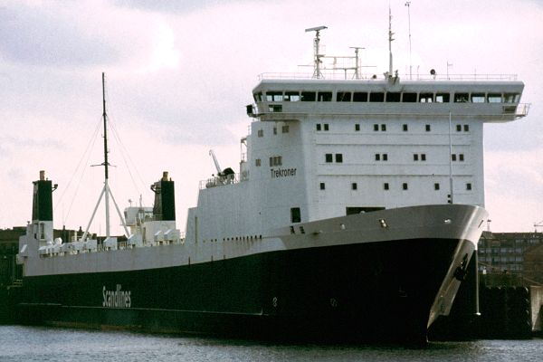 Photograph of the vessel  Trekroner pictured in København on 1st June 1998