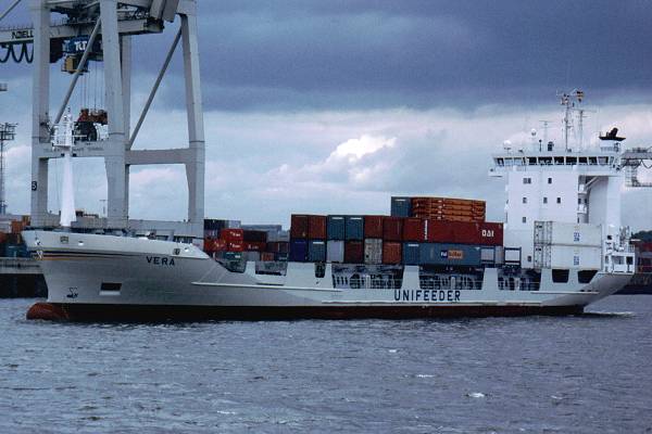 Photograph of the vessel  Vera pictured in Hamburg on 29th May 2001