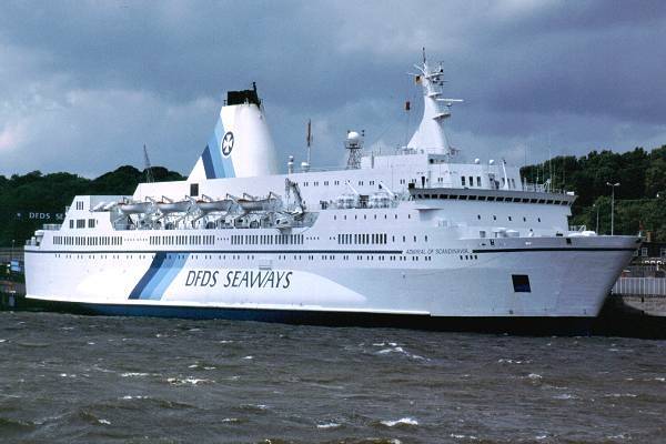 Photograph of the vessel  Admiral of Scandinavia pictured at Hamburg on 29th May 2001