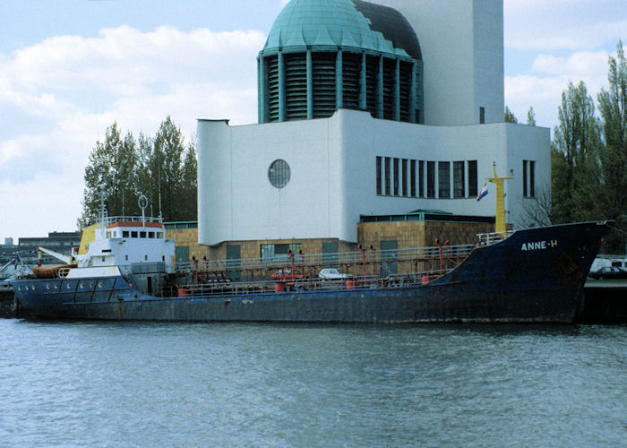 Photograph of the vessel  Anne H pictured at the Parkkade, Rotterdam on 20th April 1997