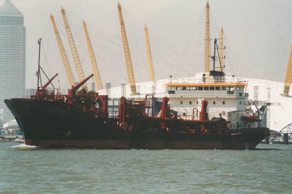  Arco Beck pictured passing Charlton on 27th May 1999