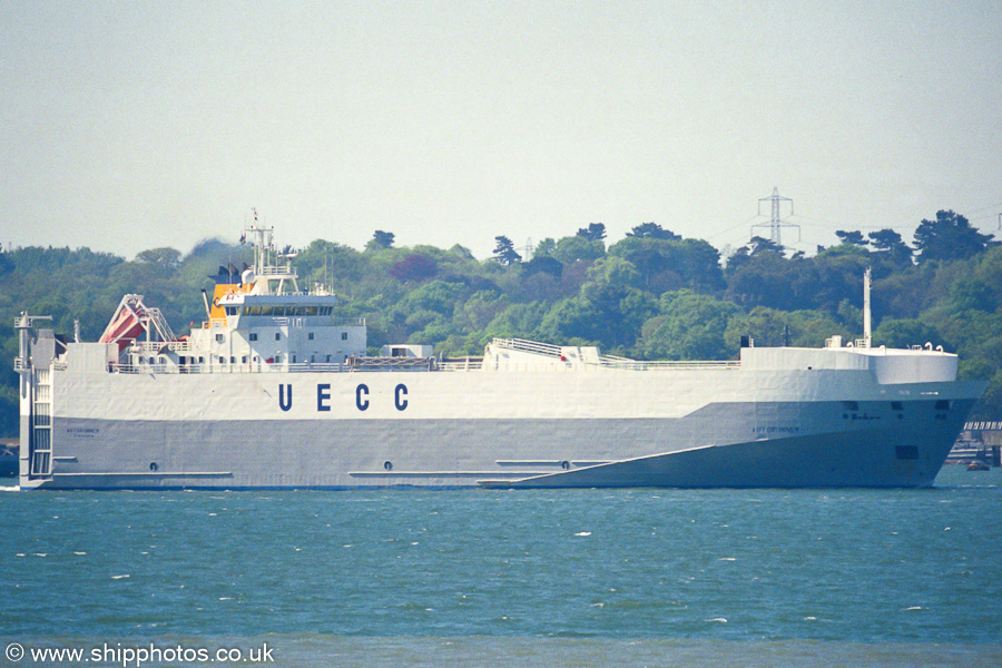 Autorunner pictured arriving at Southampton on 4th May 2003