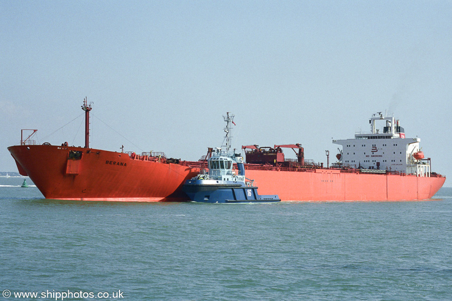 Photograph of the vessel  Berana pictured approaching Fawley on 22nd September 2001