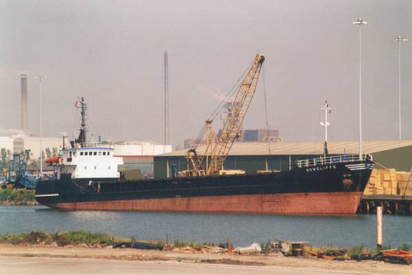 Photograph of the vessel  Bowcliffe pictured in Grimsby on 18th June 2000