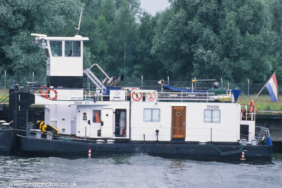 Photograph of the vessel  Bromo pictured in Kanaldok B2, Antwerp on 20th June 2002
