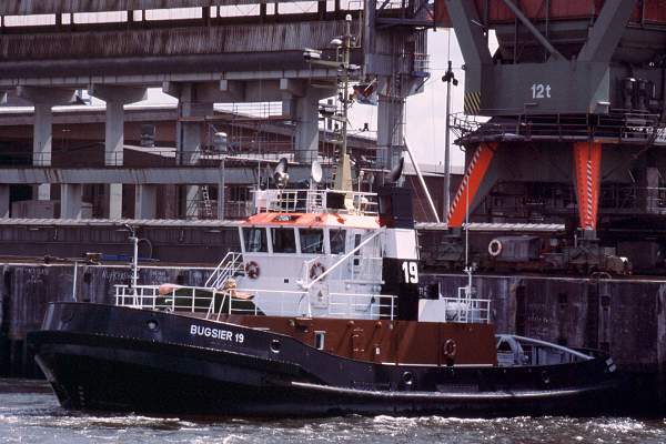 Photograph of the vessel  Bugsier 19 pictured in Hamburg on 20th March 2001